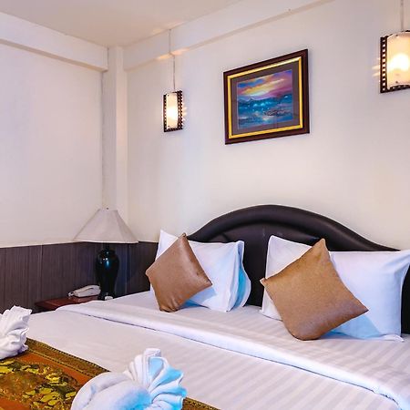 Baik Suite Bangkok Buitenkant foto