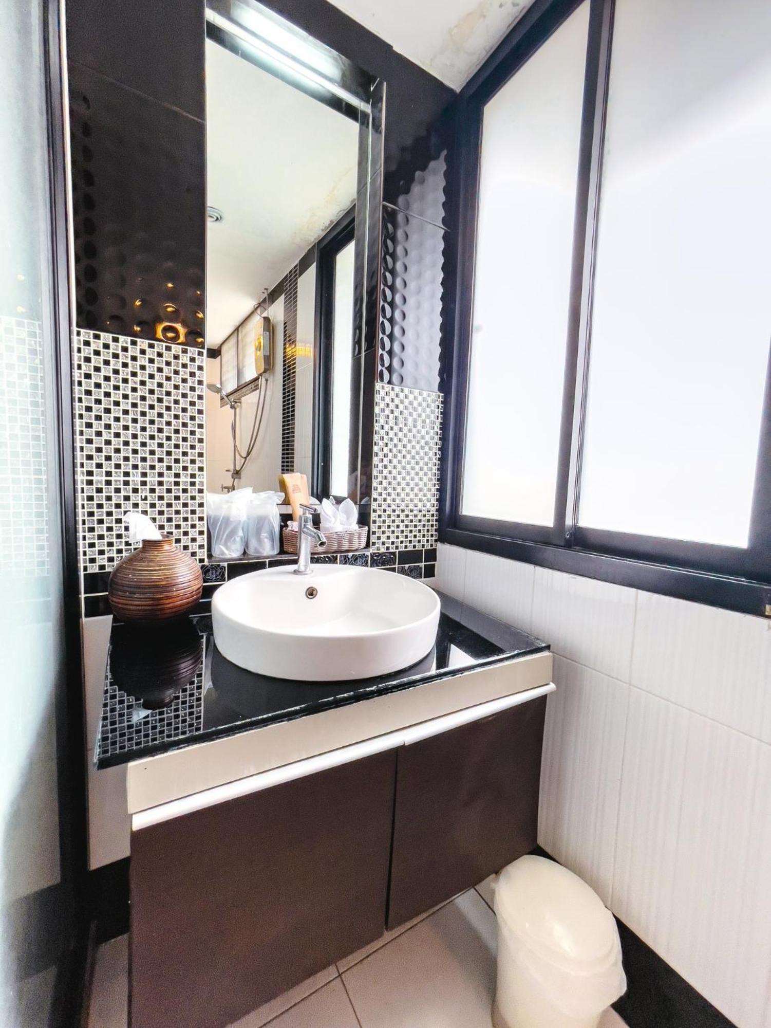 Baik Suite Bangkok Buitenkant foto