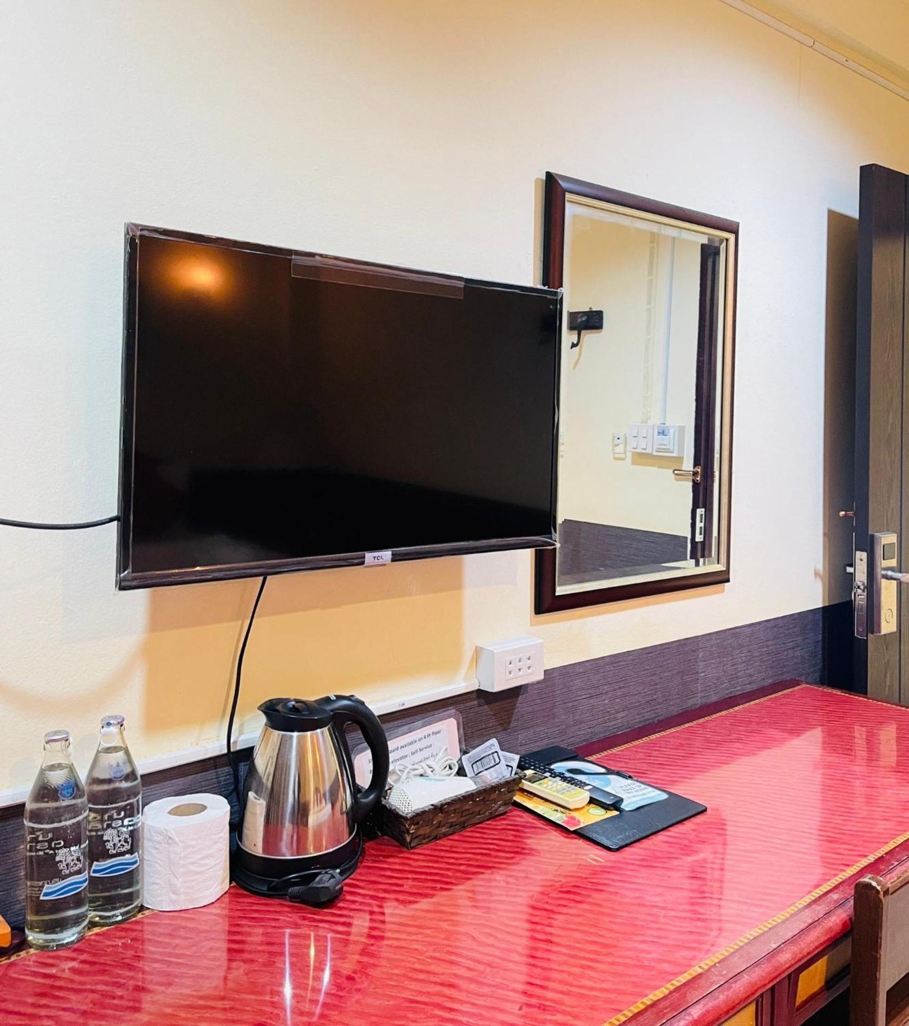 Baik Suite Bangkok Buitenkant foto